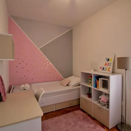 Modern Oasis Private Parking Apartament