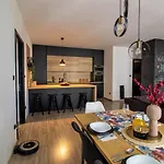Modern Oasis Private Parking Daire *